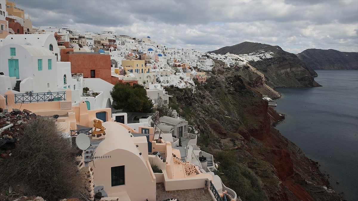 Yunanistan, Santorini Adası’nda Depreme Hazırlık Amacıyla Liman Inşa Edecek Haberi