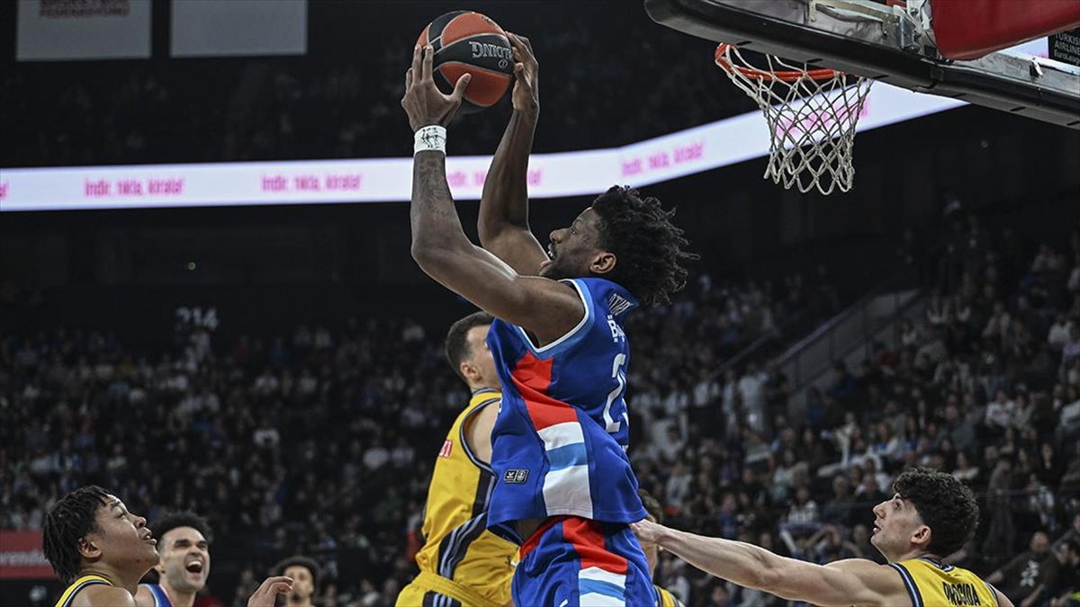 Anadolu Efes, Sahasında Almanya Temsilcisi Alba Berlin’i Mağlup Etti Haberi