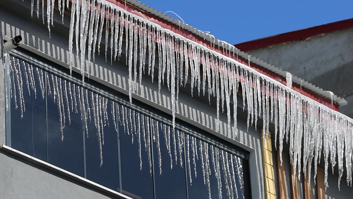 Ardahan Göle’de Termometreler Gece Eksi 20’Yi Gösterdi Haberi