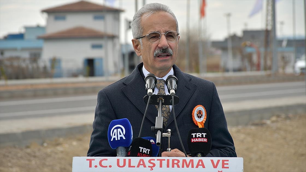 Bakan Uraloğlu: Batman-Hasankeyf Arasında Bölünmüş Yol Bütünlüğü Ile Güvenli Ve Konforlu Bir Ulaşım Hizmeti Tesis Ettik Haberi