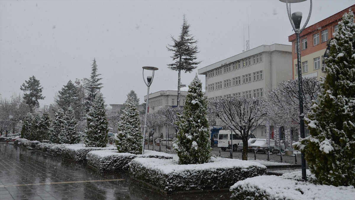 Bazı Illerde Soğuk Hava Ve Kar Yağışı Etkili Oluyor Haberi