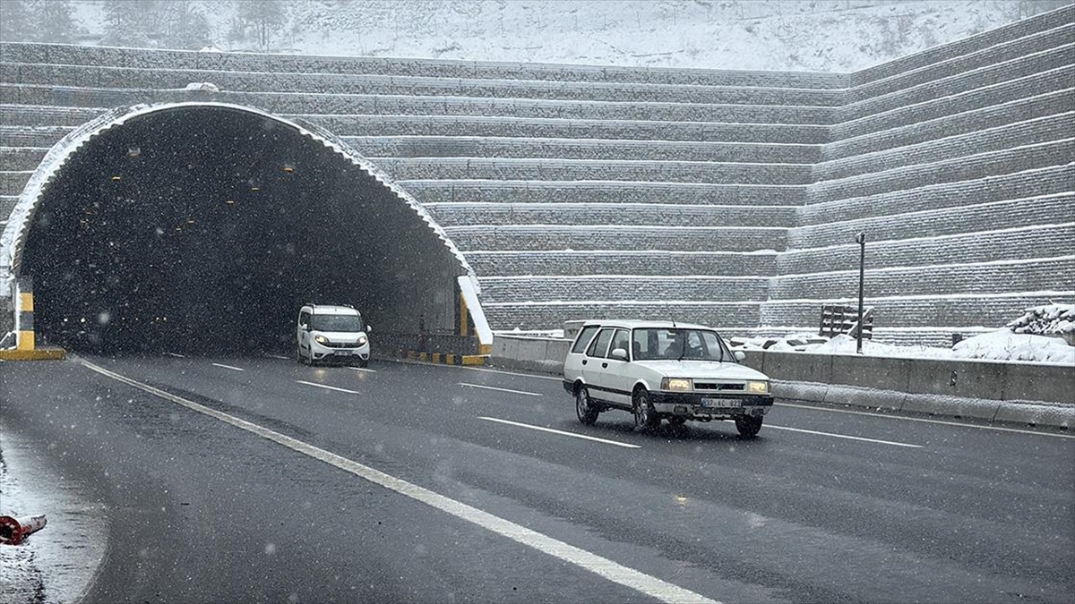 Bolu Dağı’nda Kar Ve Sis Etkili Oldu Haberi