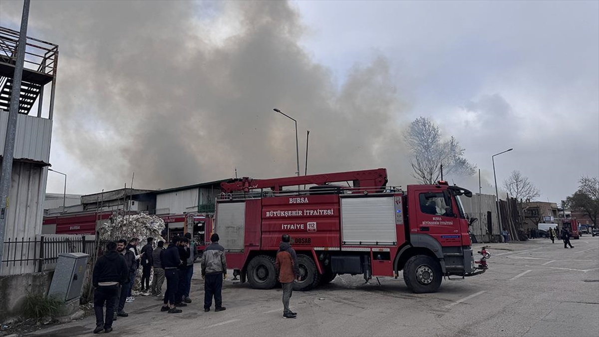 Bursa’da Geri Dönüşüm Tesisinde Çıkan Yangın Söndürüldü Haberi