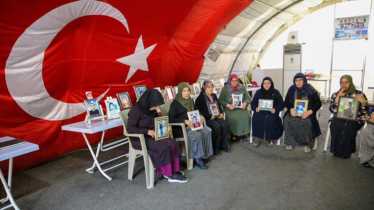 Diyarbakır Annelerinin Evlat Nöbeti Kararlılıkla Devam Ediyor Haberi