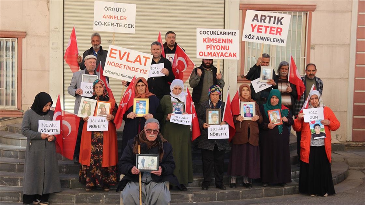 Diyarbakır Annelerinin Evlat Nöbetine Bir Aile Daha Katıldı Haberi