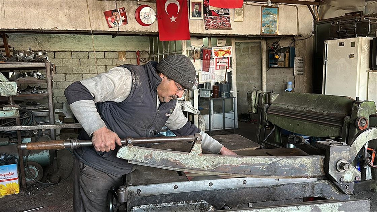 Eğirdir’in “Son Soba Ustası” 41 Yıldır Baba Mesleğini Sürdürüyor Haberi