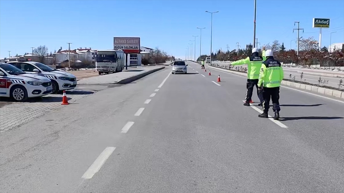 Emniyet Ve Jandarma Trafik Ekipleri, Bir Haftada 3,5 Milyondan Fazla Aracı Denetledi Haberi