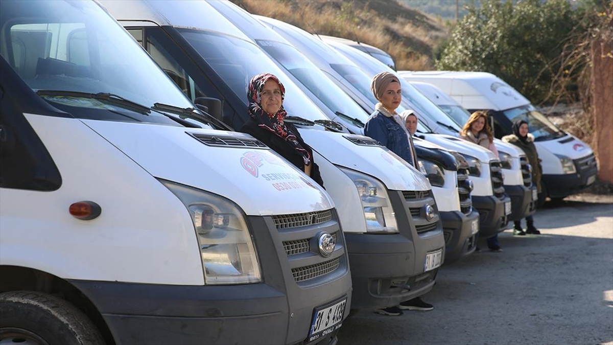 Esnaf Kredisiyle Aldığı Minibüsle Servis Şoförlüğüne Başlayan Kadın Işinin Patronu Oldu Haberi