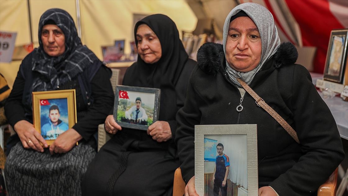 Evlatları Için Eylem Yapan Diyarbakır Anneleri, Teselliyi Geride Kalan Eşyalarda Arıyor Haberi