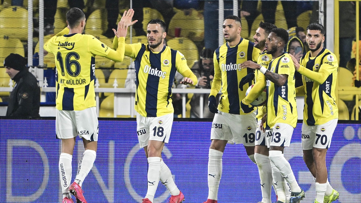 Fenerbahçe, Zirveyle Arasındaki Puan Farkını 4’E Indirdi Haberi