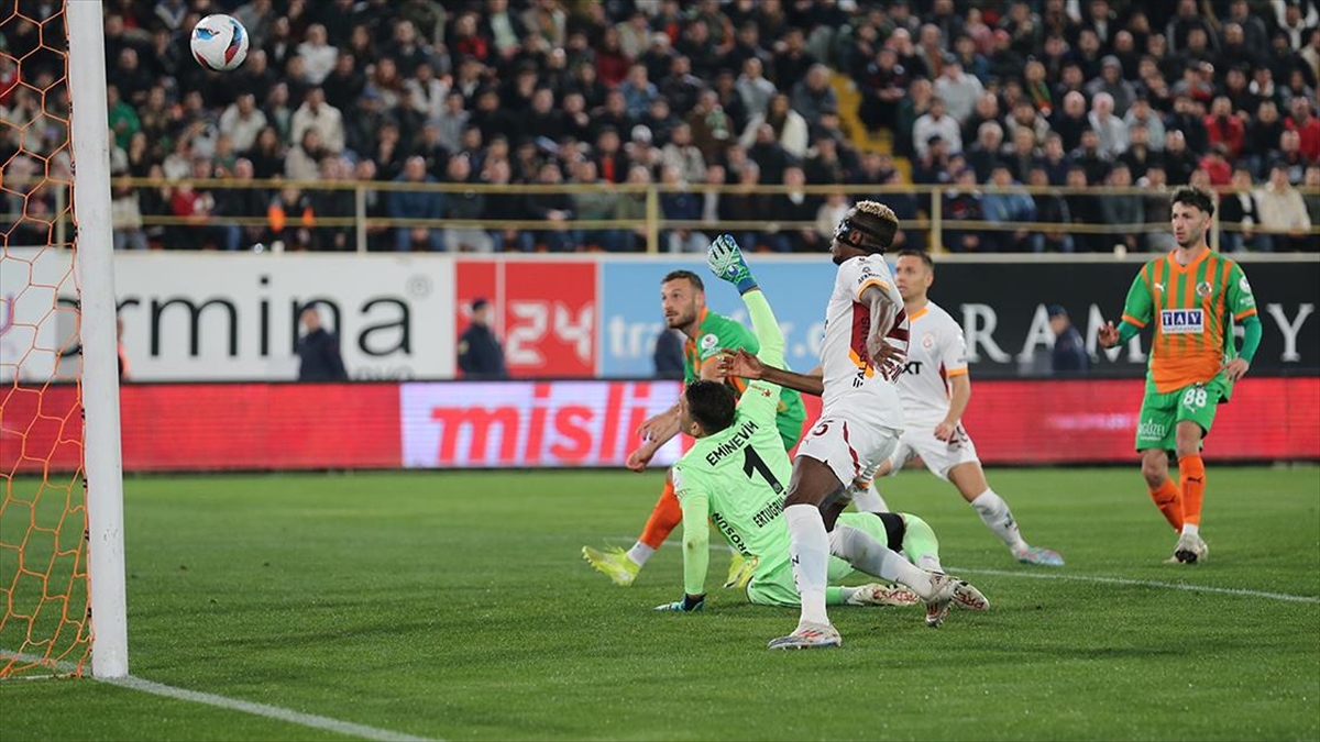 Galatasaray, Deplasmanda Corendon Alanyaspor’u 2-1 Yendi Haberi