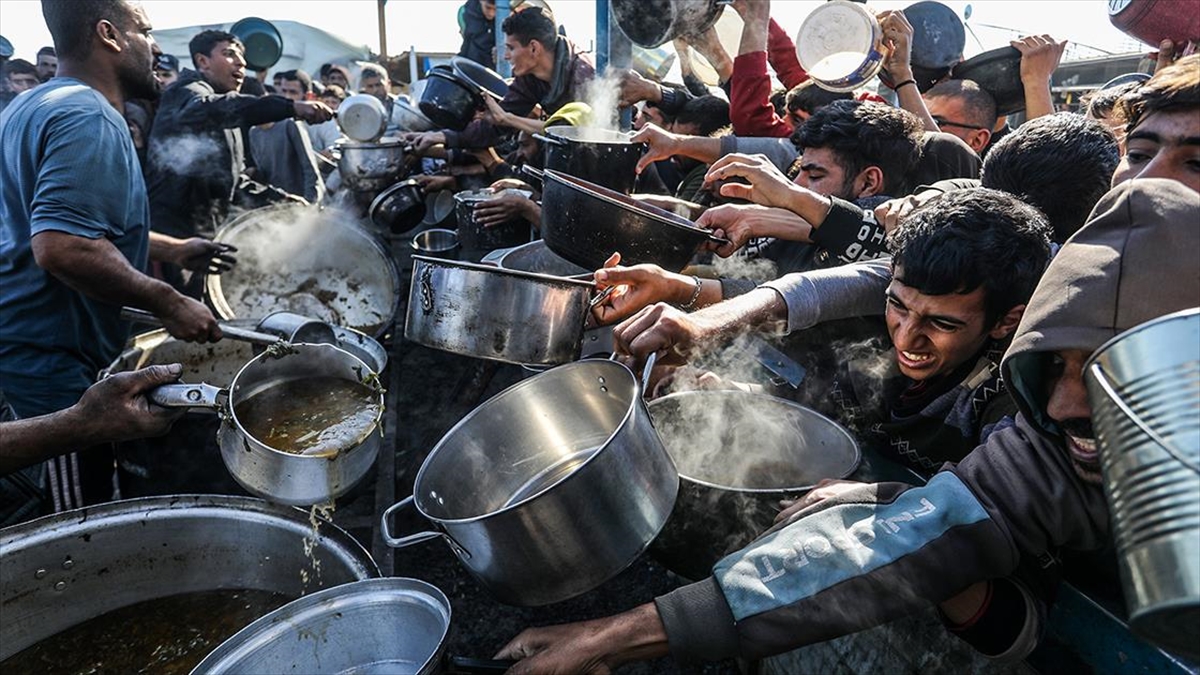 Gazze’de Filistinlilere Yönelik Tehditlerini Artıran İsrail, Yeni Bir “Açlık Dalgası” Oluşturmak Istiyor Haberi