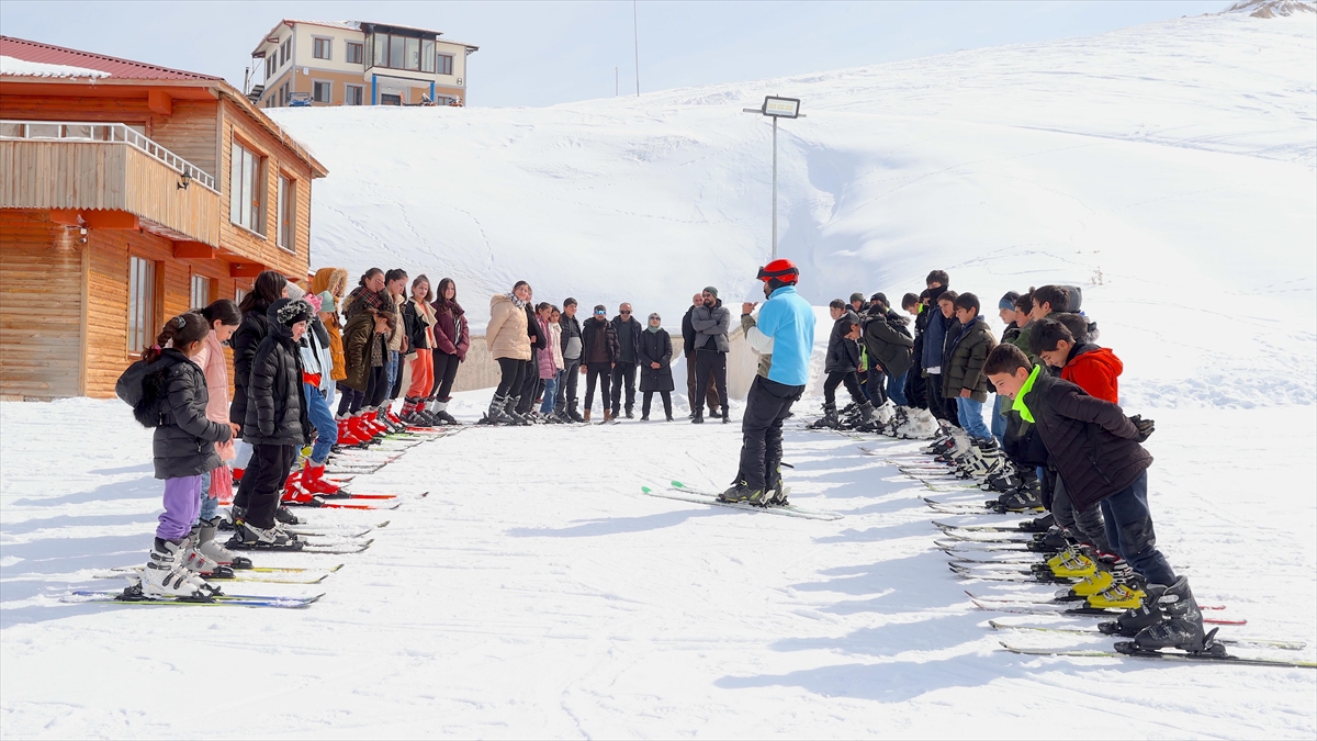 Hakkarili Çocuklar Kayak Sporuyla Sağlıklı Geleceğe Adım Atıyor Haberi