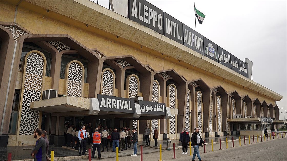 Halep Uluslararası Havalimanı Bakım Çalışmalarının Ardından Yeniden Hizmete Açıldı Haberi