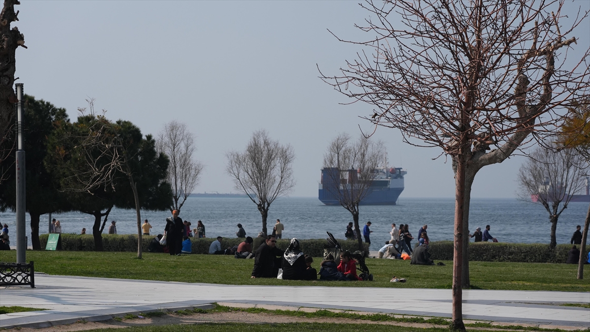 Hava Sıcaklığı Bugün 35 Ilde 30 Dereceyi Aştı Haberi