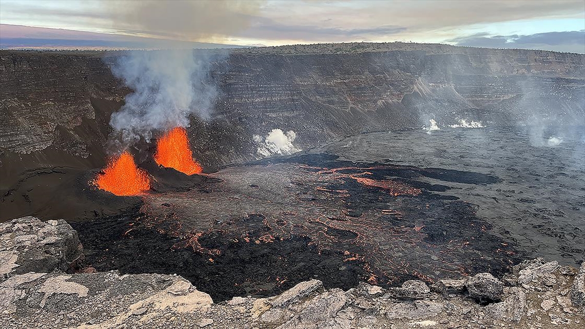 Hawaii’de Kilauea Yanardağı Yine Lav Püskürttü Haberi