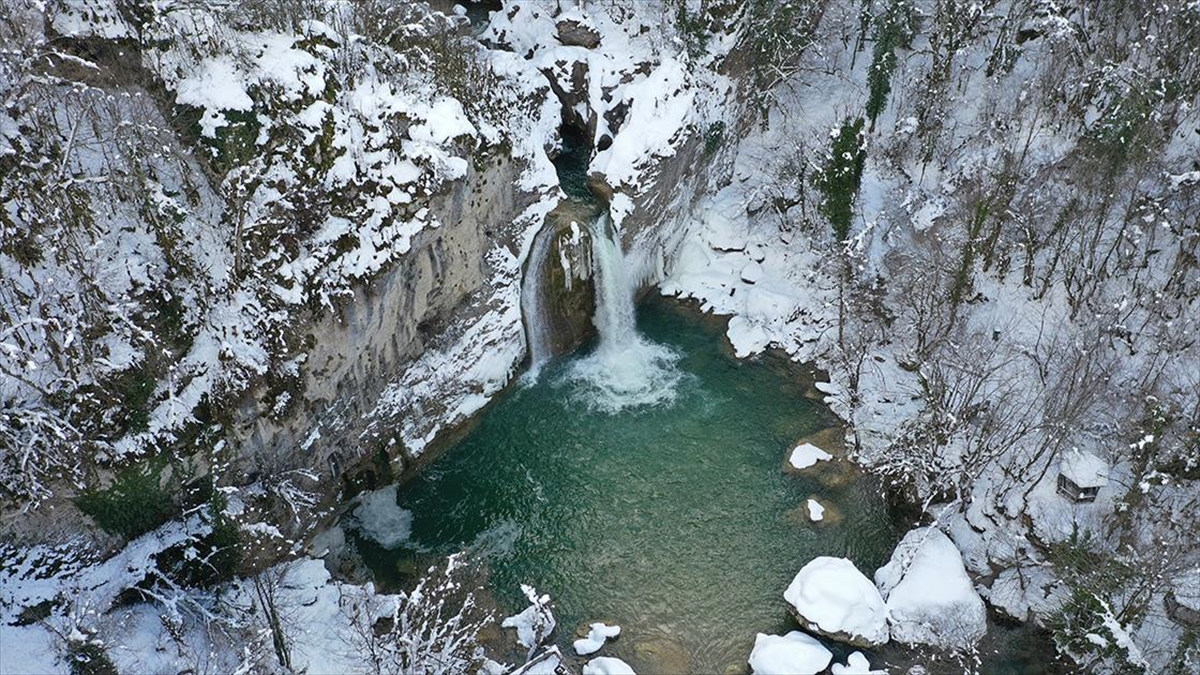 Horma Kanyonu Ve Ilıca Şelalesi Ziyaretçilerini Karlı Manzarasıyla Karşılıyor Haberi