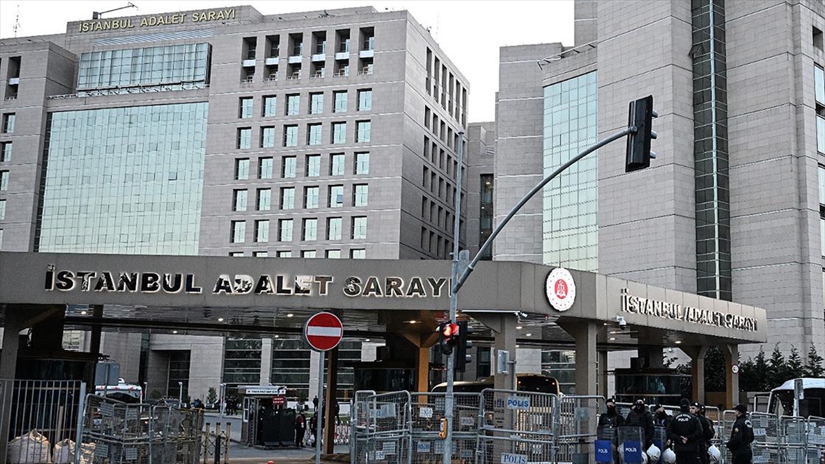 İbb’ye Yönelik “Terör” Soruşturmasında 3 Şüpheli Hakkında Yakalama Kararı Çıkarıldı Haberi