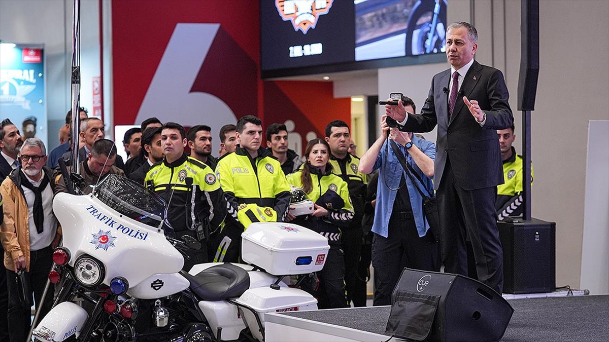 İçişleri Bakanı Yerlikaya, Motosiklet Kazalarının Önlenmesine Yönelik Eylem Planını Açıkladı Haberi