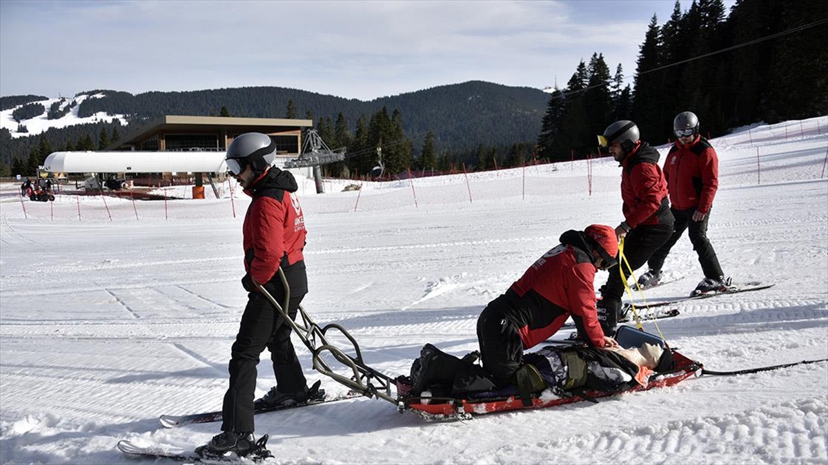 Ilgaz Yurduntepe Kayak Merkezinde Ilkyardım Tatbikatı Yapıldı Haberi