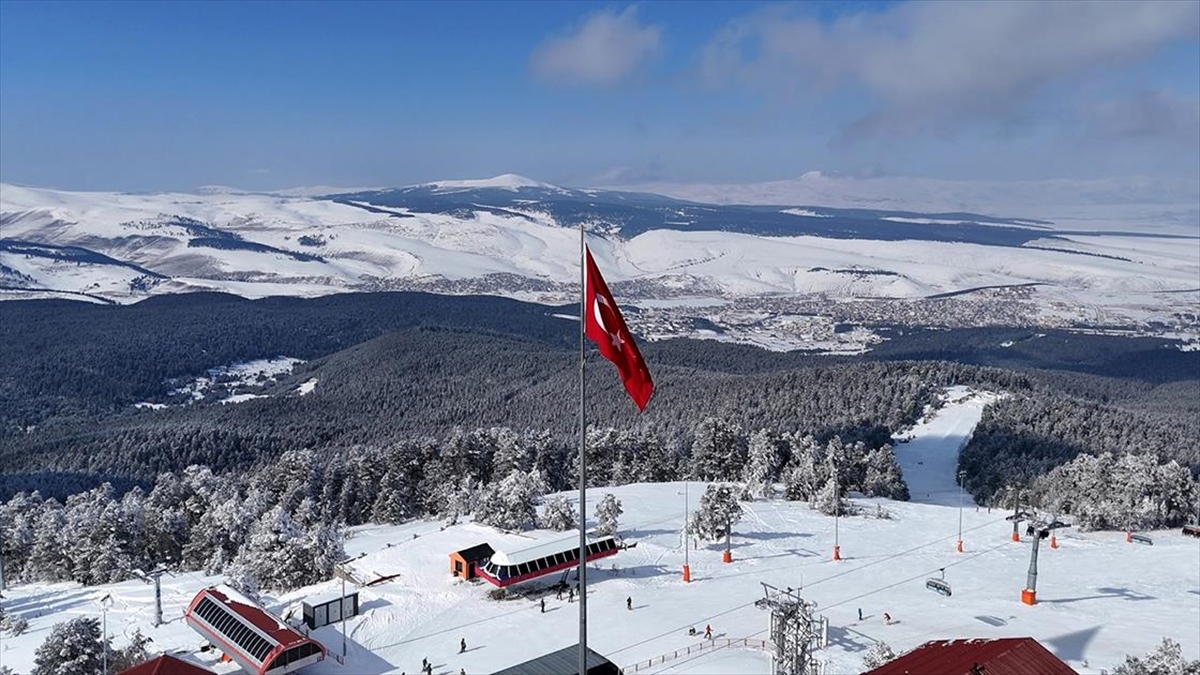 İranlı Turistler Nevruz Tatilini Sarıkamış Kayak Merkezi’nde Geçiriyor Haberi