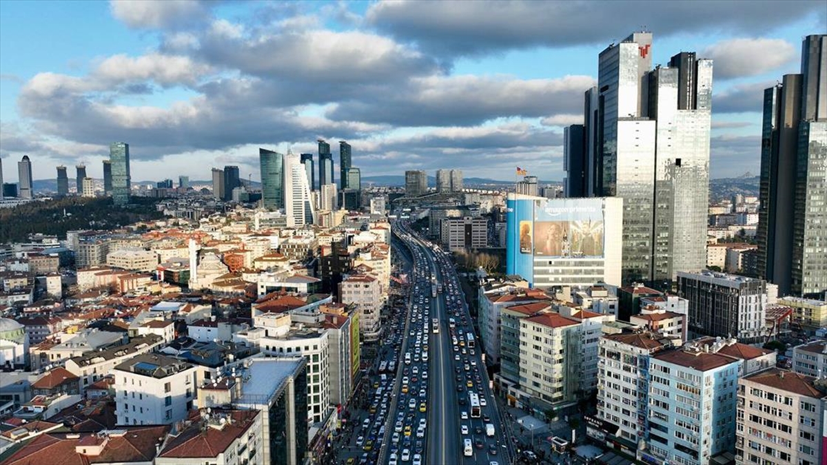 İstanbul’da Akşam Saatlerinde Trafik Yoğunluğu Yaşanıyor Haberi