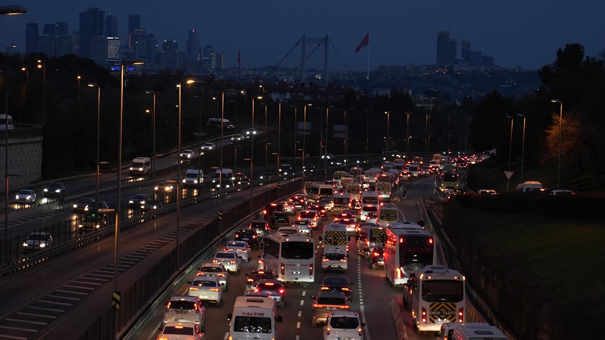 İstanbul’da Haftanın Ilk Iş Gününde Trafikte Yoğunluk Yaşanıyor Haberi