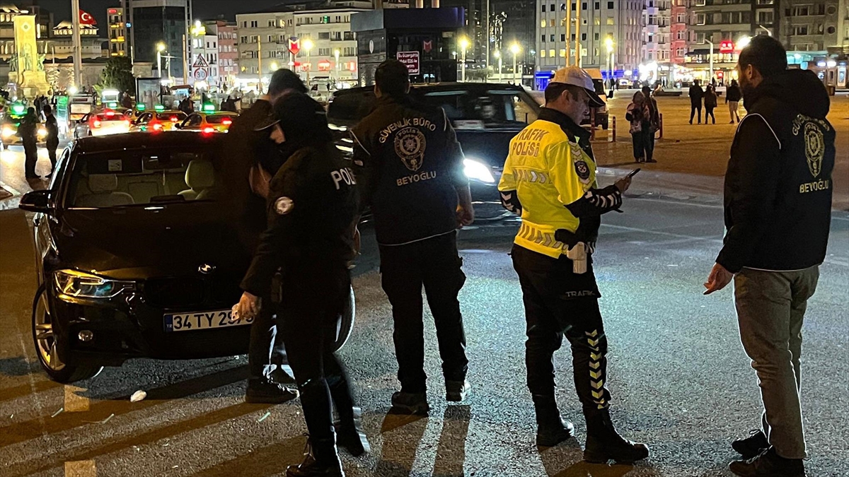 İstanbul’da Polislerden Birçok Ilçede Asayiş Uygulaması Haberi