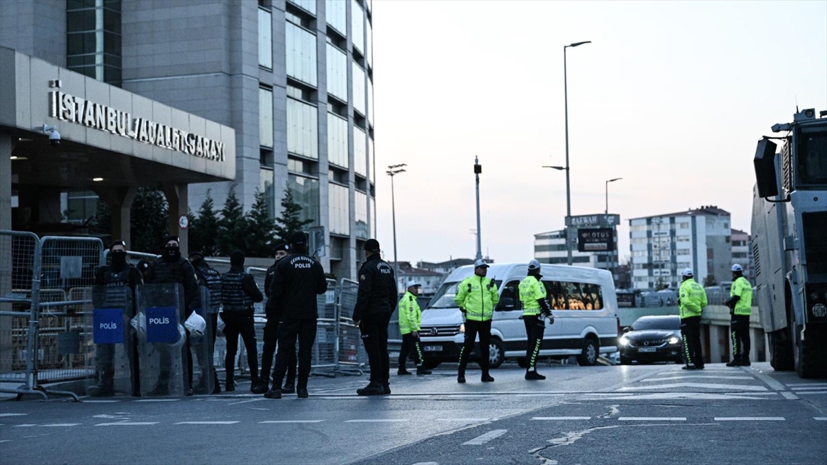 İstanbul’daki Gösterilerde Suça Karışan 172 Şüpheli Tutuklandı Haberi