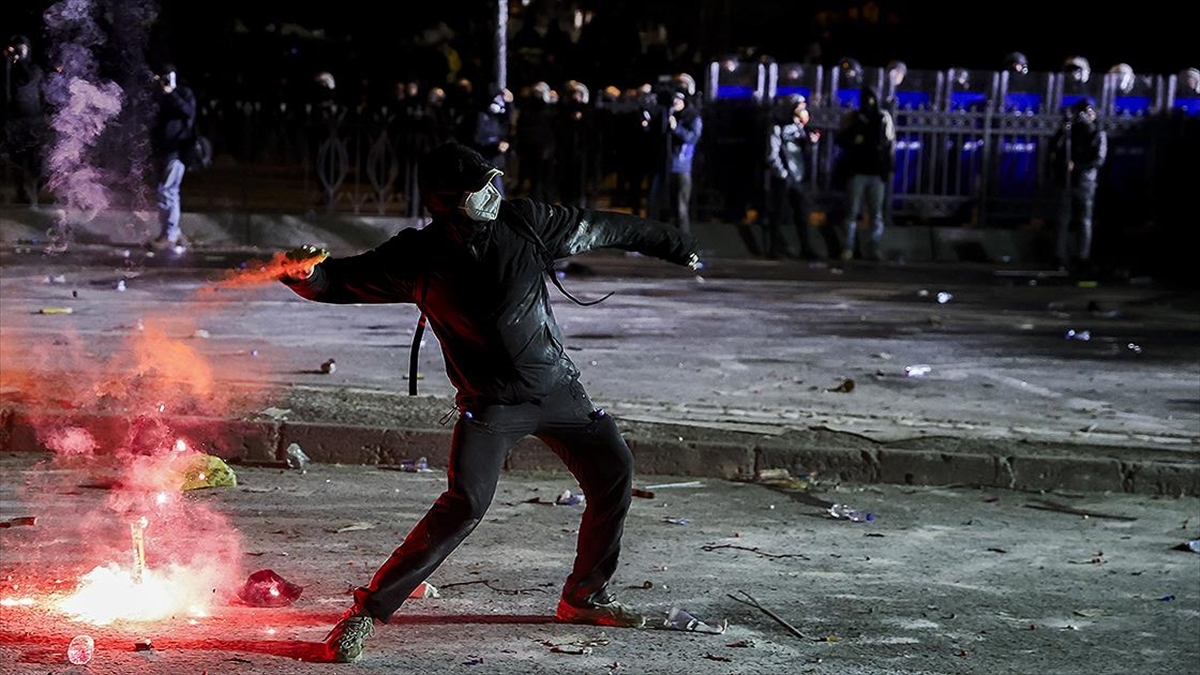 İstanbul’daki Gösterilerde Suça Karışan 206 Şüpheli Hakkında Tutuklama Talep Edildi Haberi