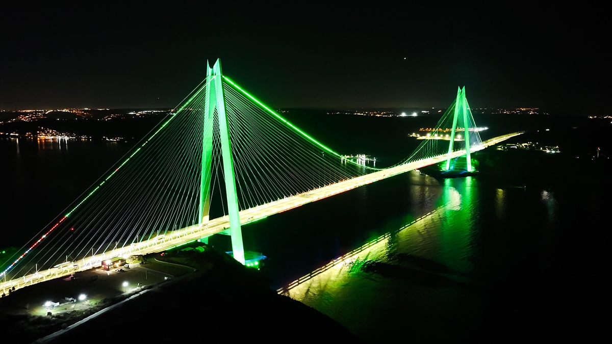 İstanbul’un 2 Köprüsü “Yeşilay Haftası” Için Işıklandırıldı Haberi