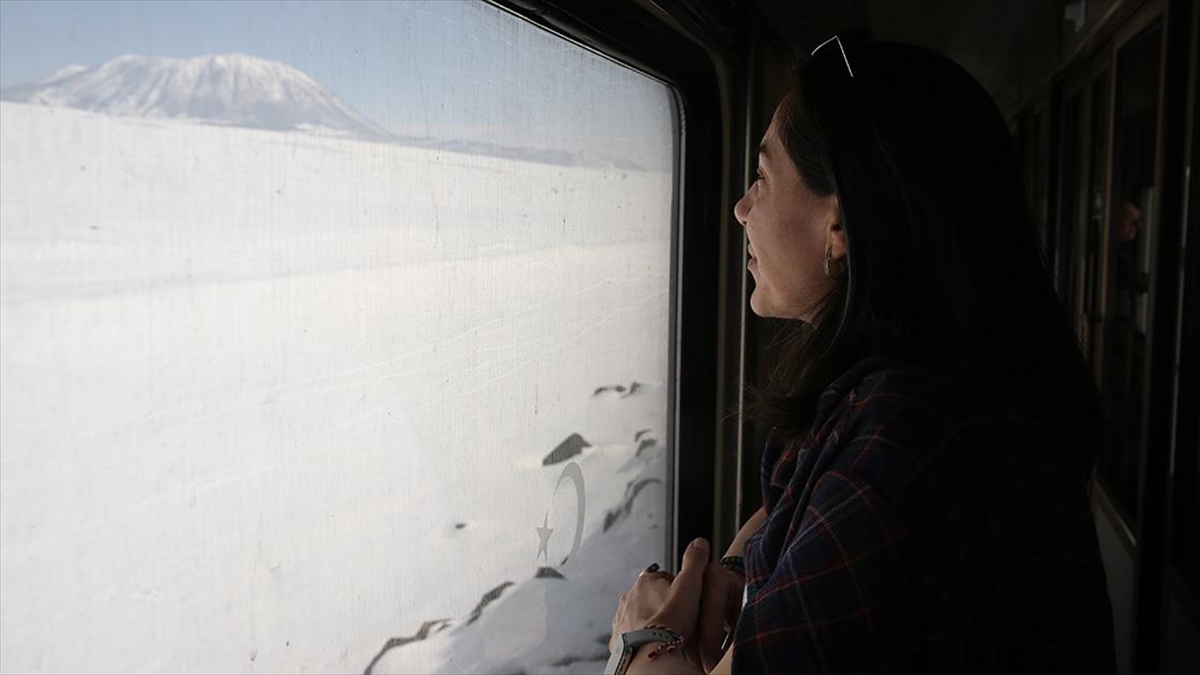 Muş’ta Doğaseverler, Tren Yolculuğuyla Bölgenin Güzelliklerini Keşfetti Haberi