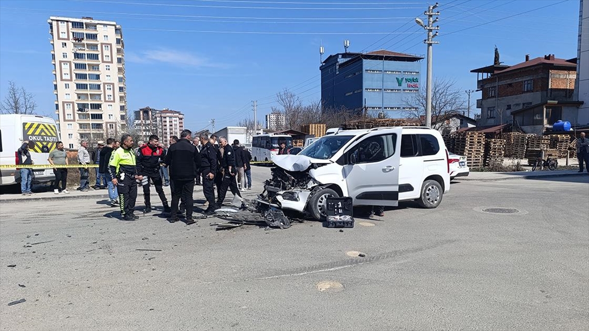 Ordu’da Öğrenci Servisi Ile Hafif Ticari Aracın Çarpıştığı Kazada 10 Kişi Yaralandı Haberi