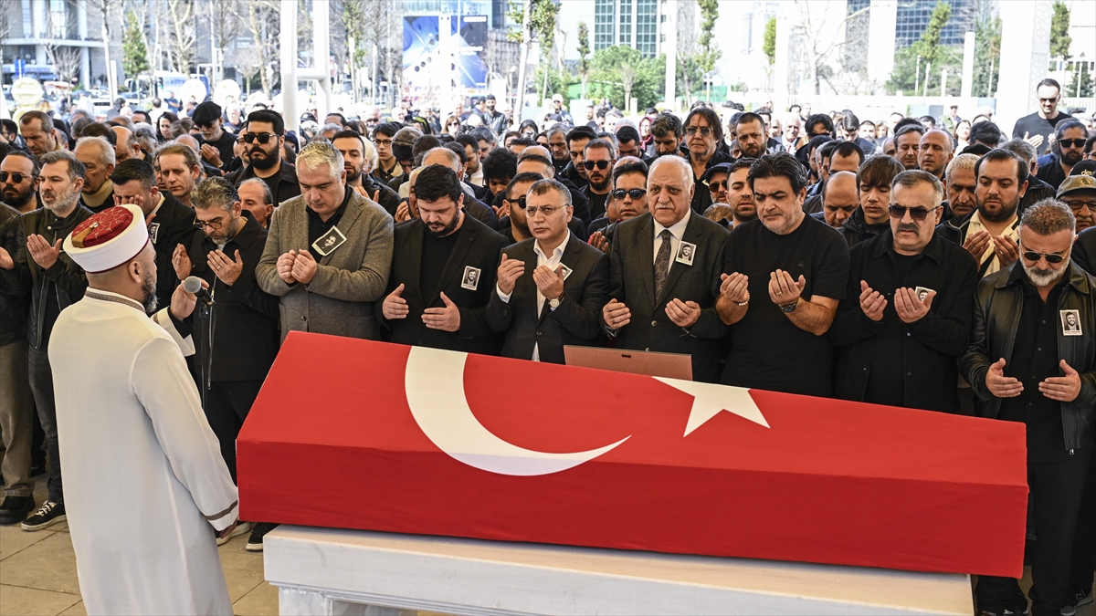 Oyuncu Şinasi Yurtsever İstanbul’da Son Yolculuğuna Uğurlandı Haberi