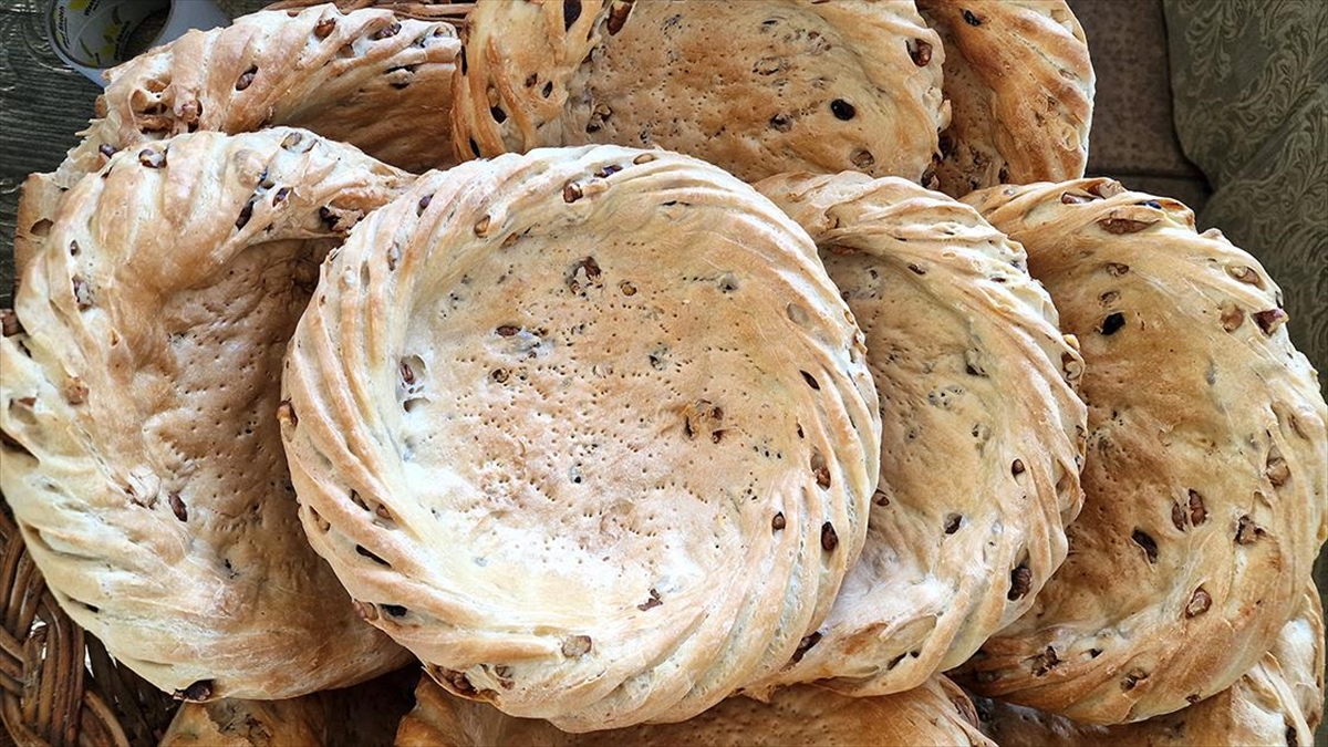 Özbekistan’da Iftar Sofralarında “Patır Ekmeği” Eksik Olmuyor Haberi