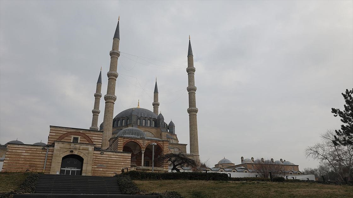 Selimiye Camisi Ramazanı Sınırlı Sayıda Ziyaretçiyle Karşıladı Haberi