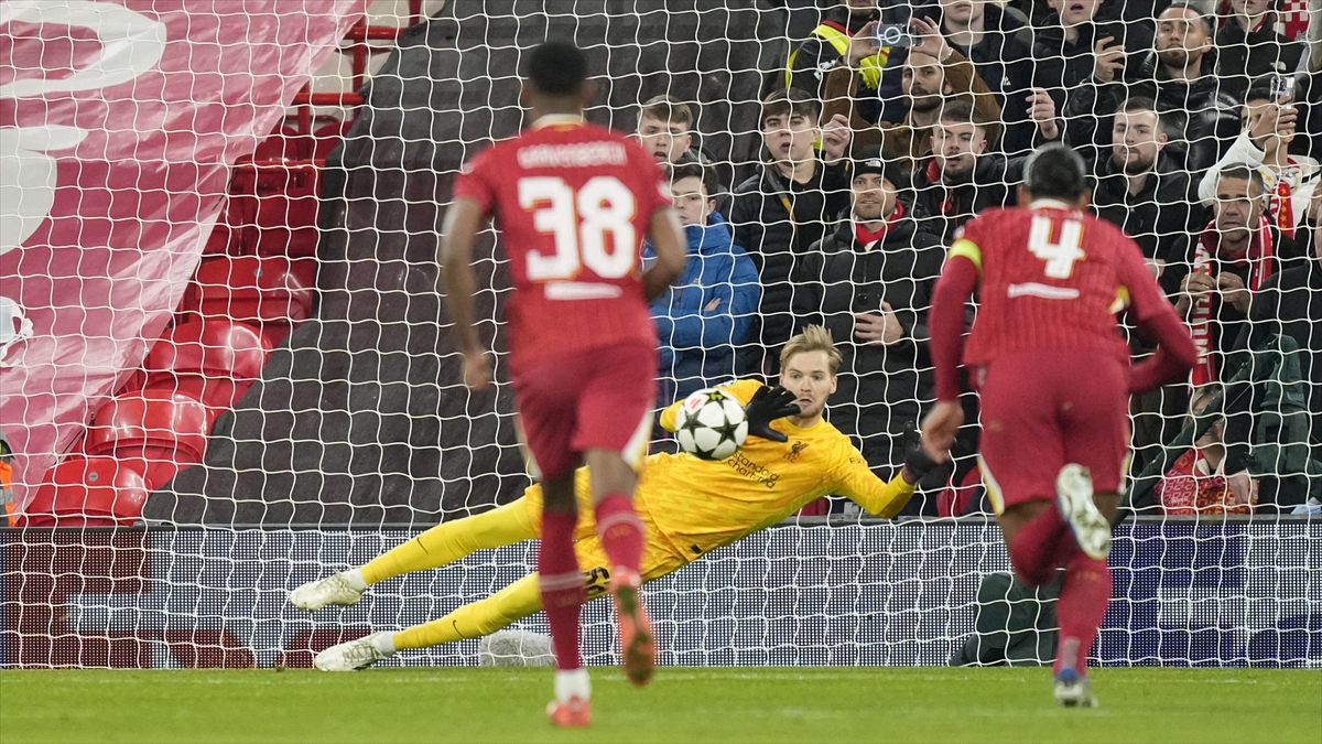 Uefa, Penaltılardaki Çift Vuruş Kuralının Gözden Geçirileceğini Açıkladı Haberi