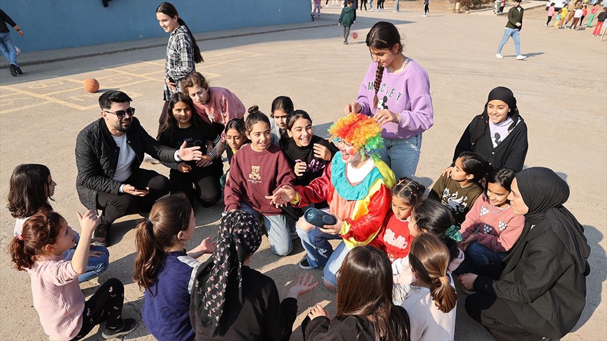 Üniversite Öğrencileri Projeleriyle Kırsaldaki Çocukların Yüzünü Güldürüyor Haberi